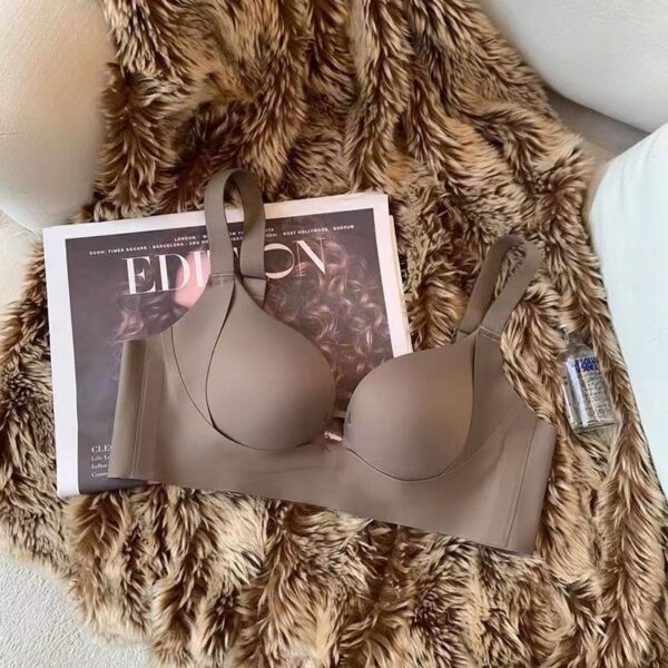 Beautiful Back Strap Seamless Surprise Push-Up Bra - Image 9