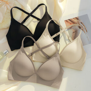 Cross Strap Outward Expanded Chest Seamless Bra